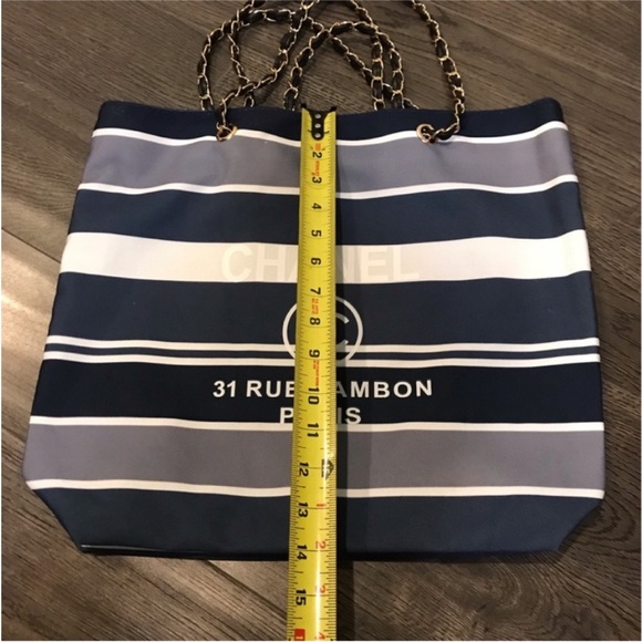 Chanel gift tote - Picture 6 of 10